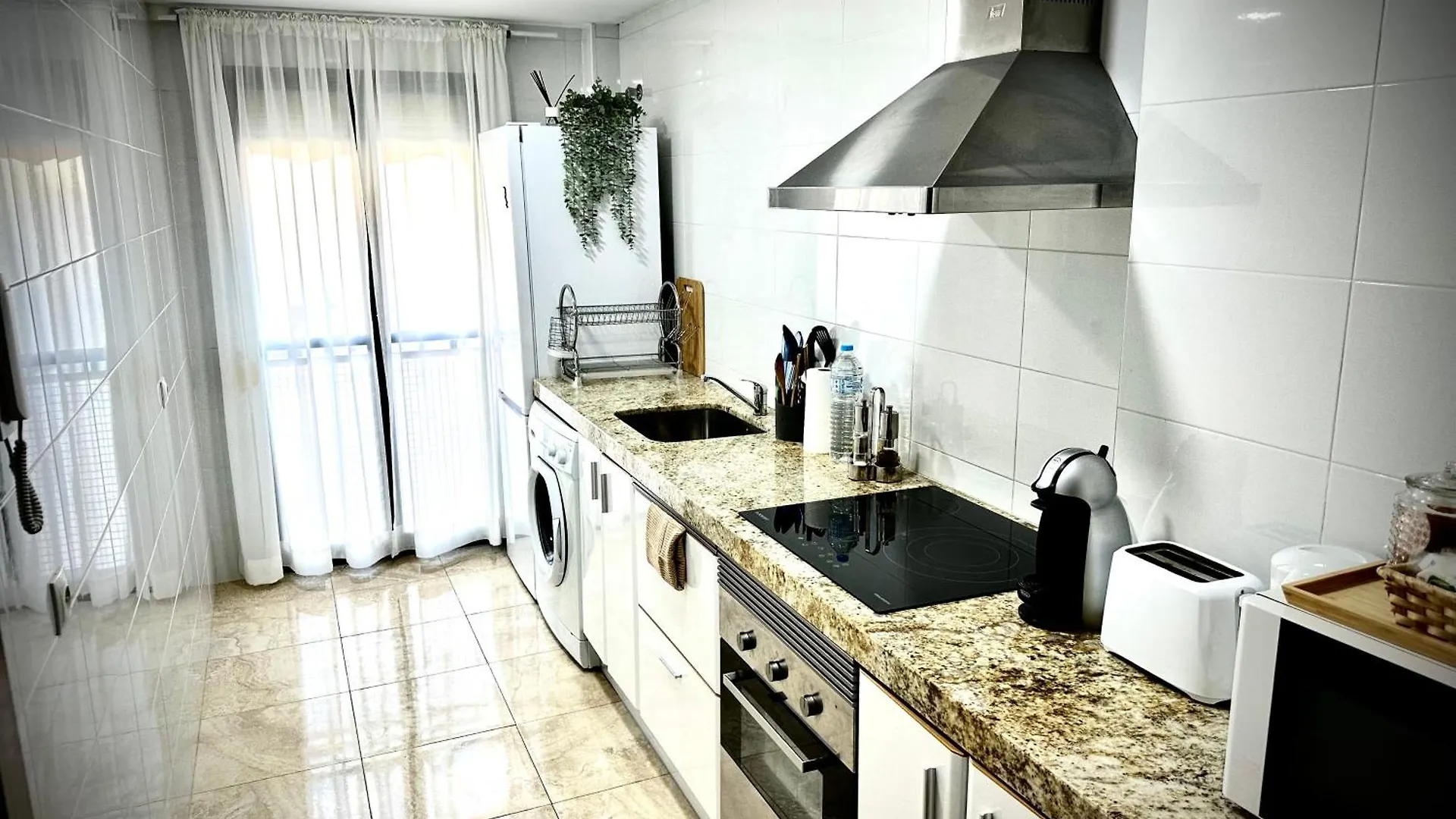 Apartamento El Rincon De Apolo. Atico Con Aparcamiento Gratis. Málaga